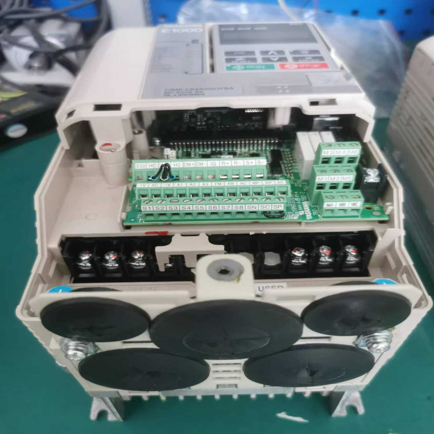 EB4A0005FBA安川变频调速器，无包装处理98新【卡奥电子】