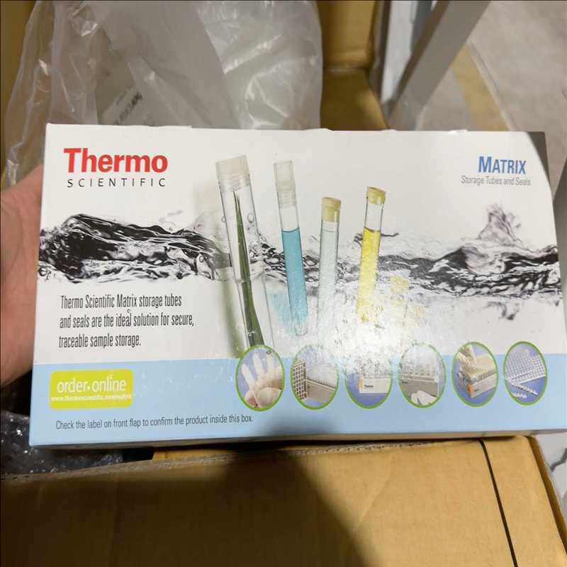 采用条形码锁闩支架包装的 Matrix™ 0.5 mL 螺口（耶耶电子）