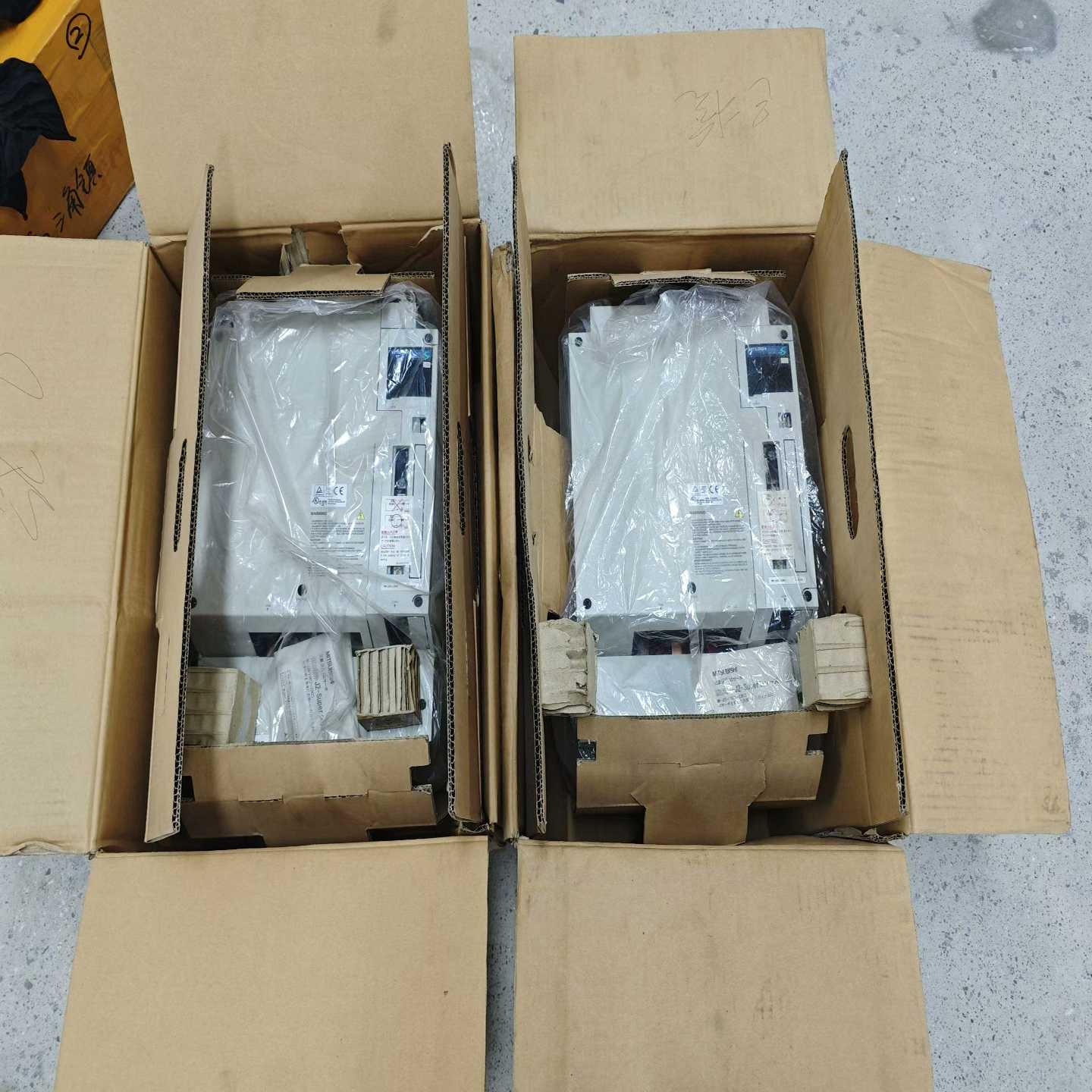 (询价)三菱驱动器MR-J2S-15K-EB