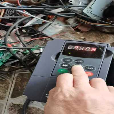易驱mt200变频器（2.2kw380v），功能成色外观~询价