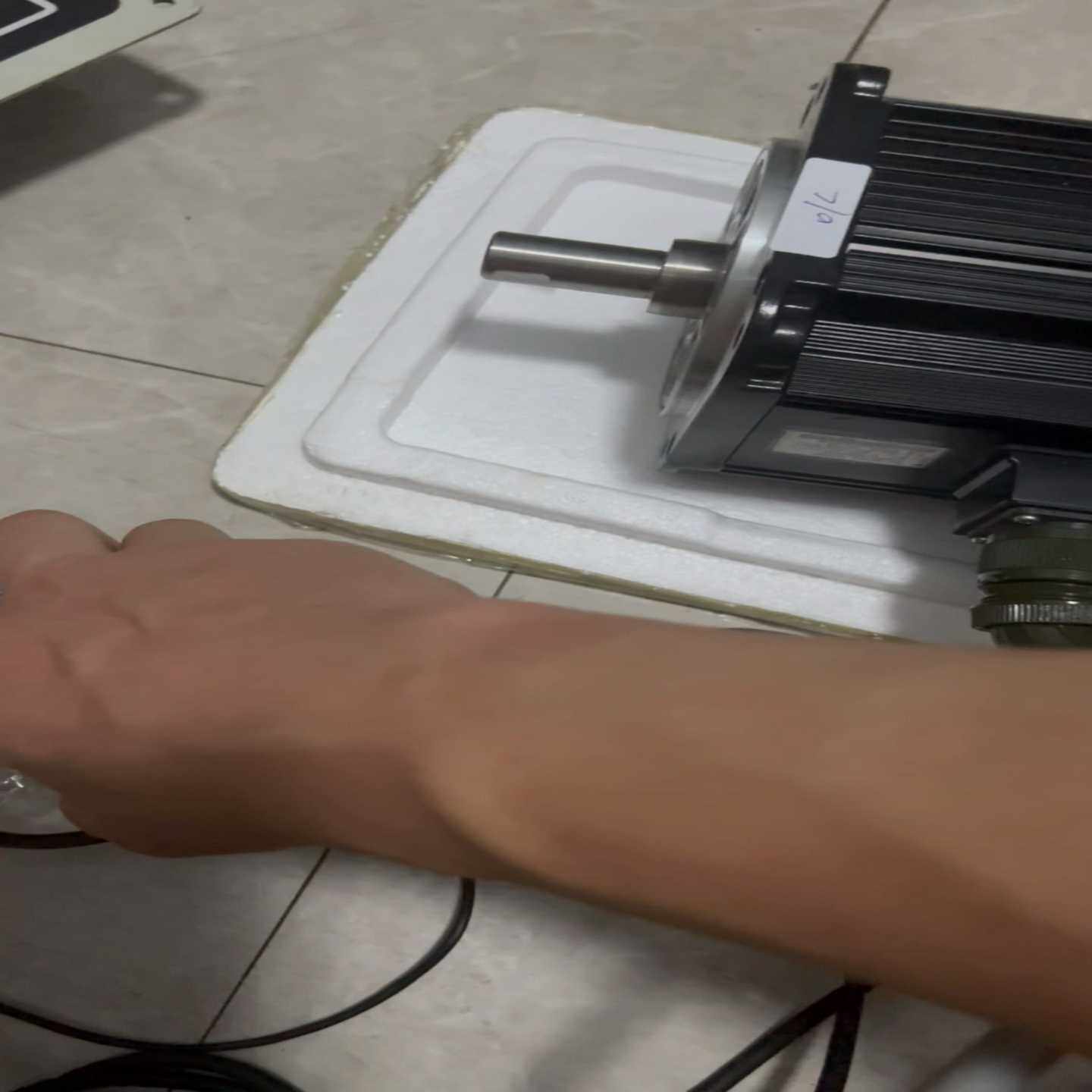 面板控制器，安川850W电机，1000W驱动器，（地坛设备）