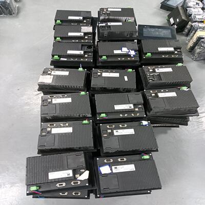 DOP-B07S411 台达7寸触摸屏，卡扣插头配齐可以换新（耶耶电子）