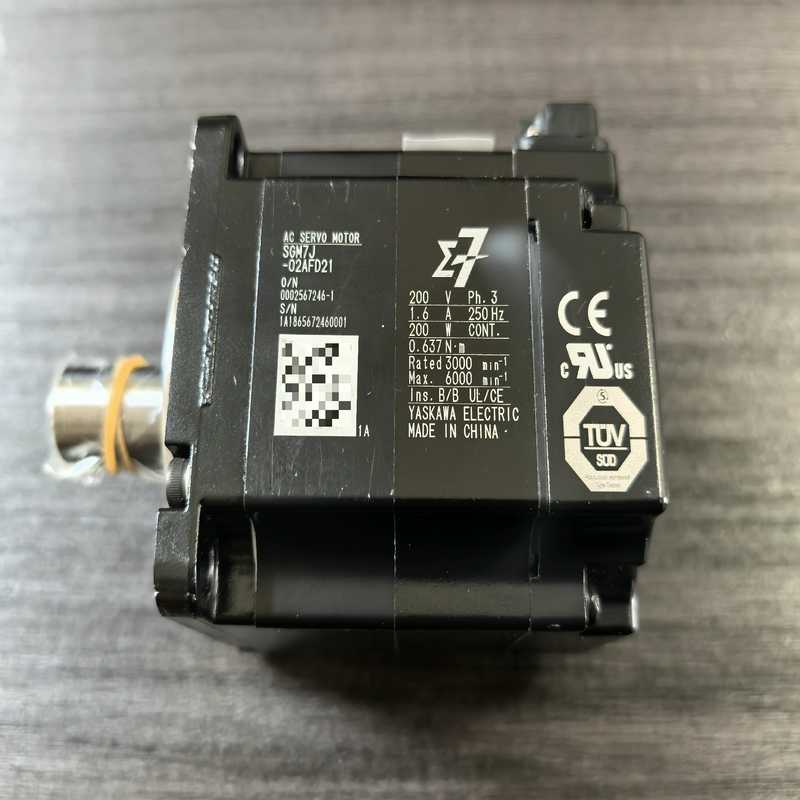 YASKAWA SGM7J-02AFD21，未用过，宝贝实物【侨报商行】
