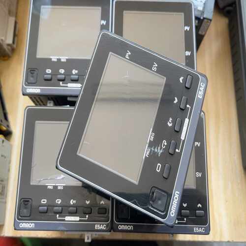 温控器E5AC-TQX4ASM-080，有一个屏有问题~询价
