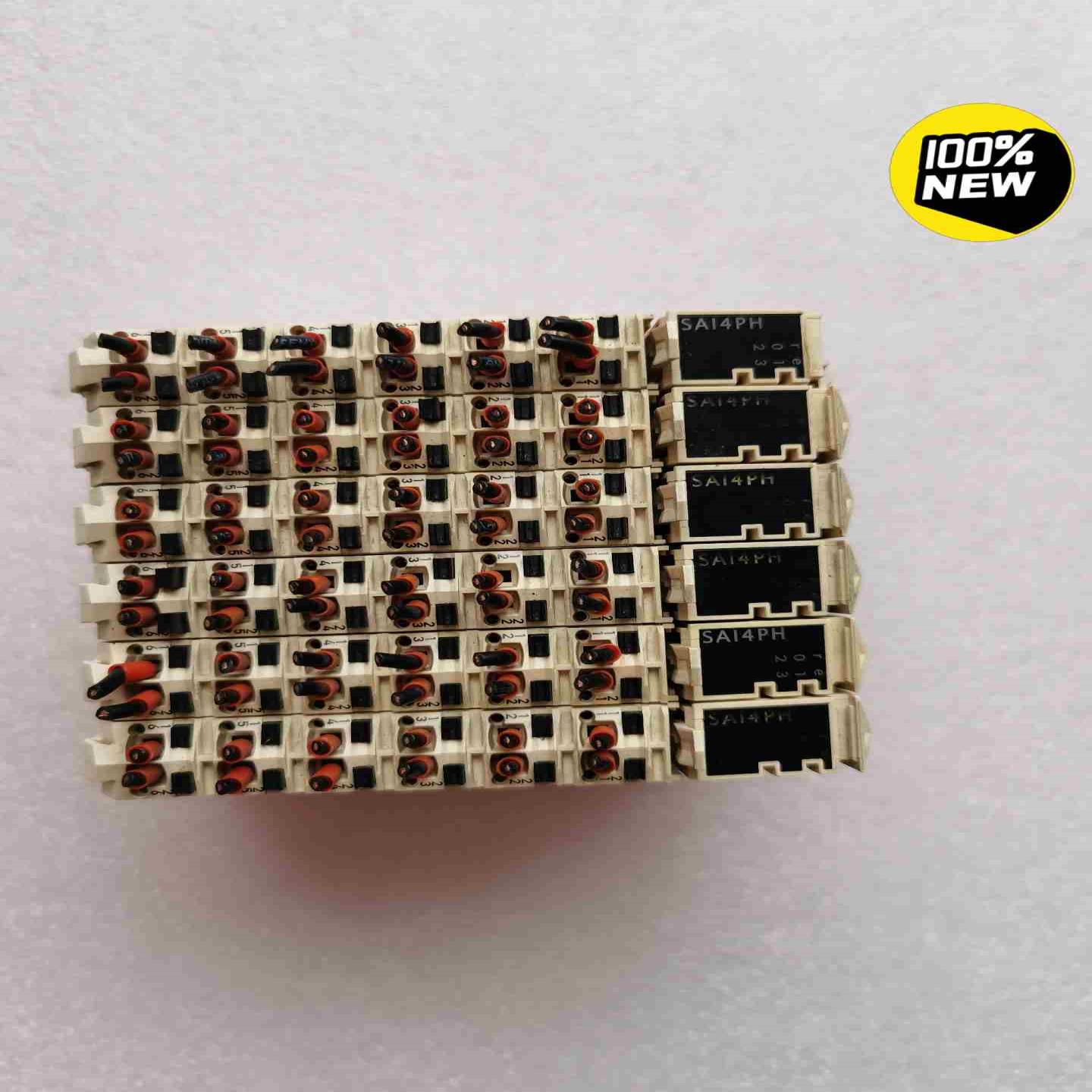 议价施耐德TM5SAI4PH原装拆机PLC模块，功能好，实物图