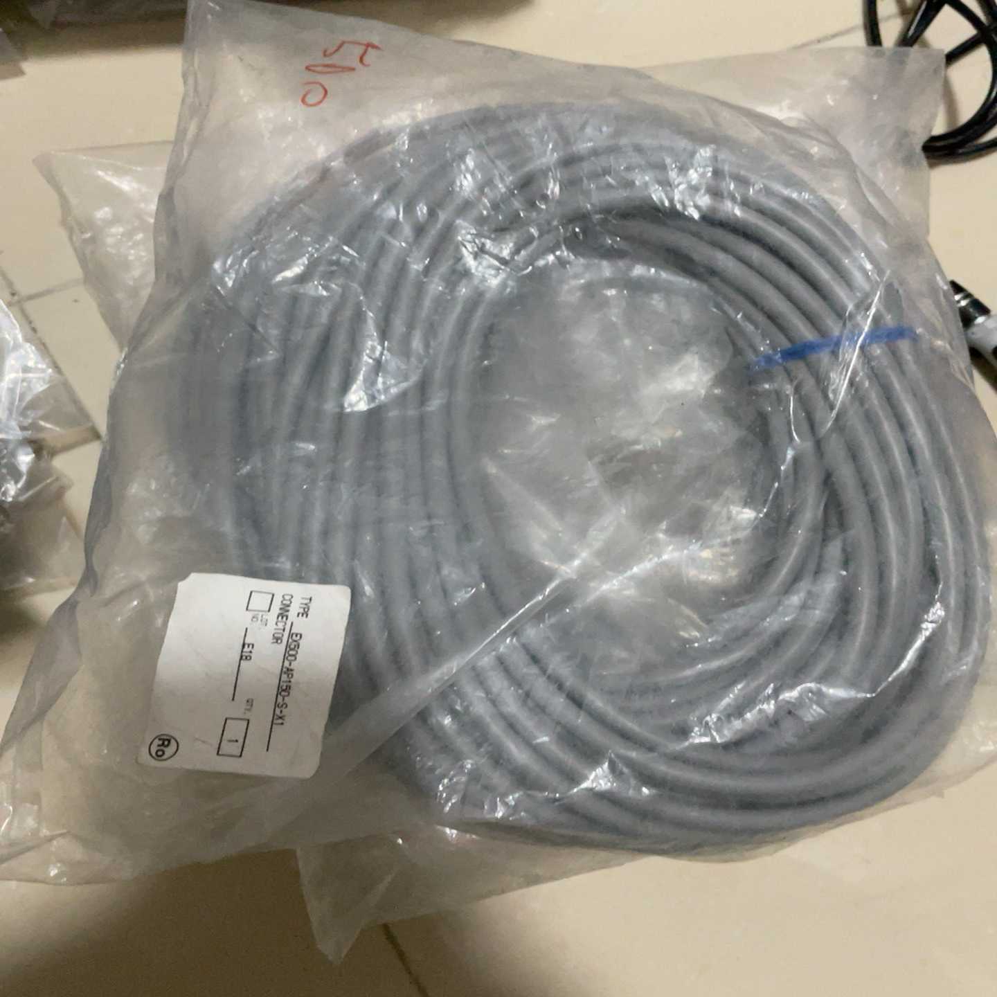 询价~EX500-AP150-S-X1连接线，未使用，