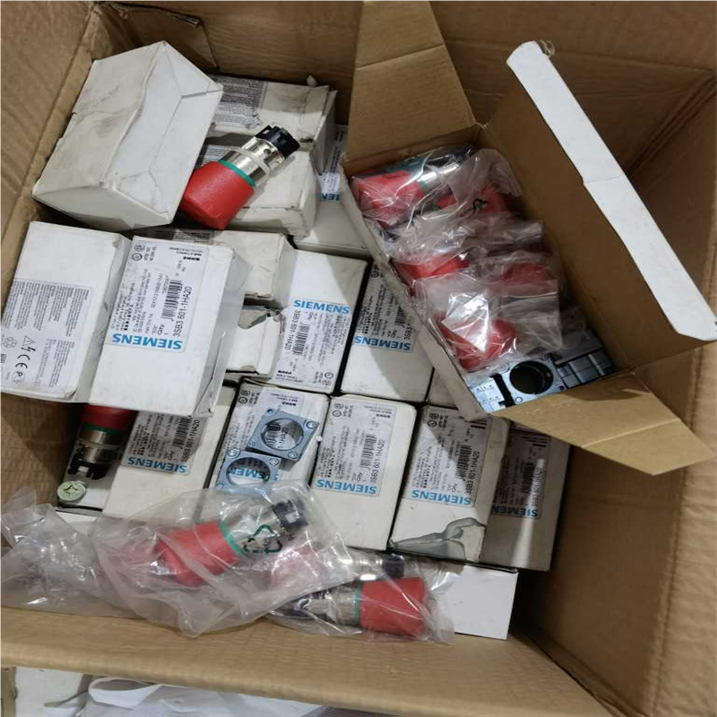 隆兴西门子急停开关3SB3400-0C0E0B0A   等等各种配件全部有现货*