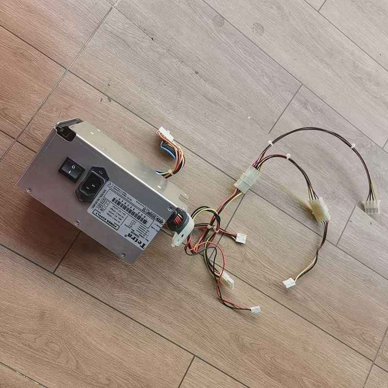 Tetra 电源  POWER SUPPLY 实物如图 功能（砌墙设备）