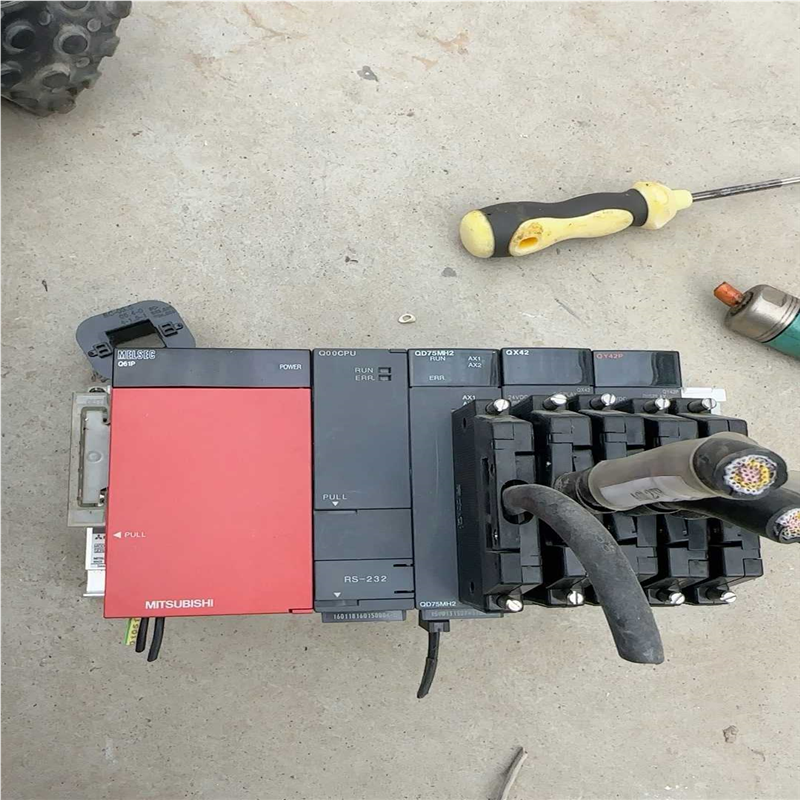 三菱q系列plc有两套型号q00cpu qd75mh2 qx（豆豆设备）