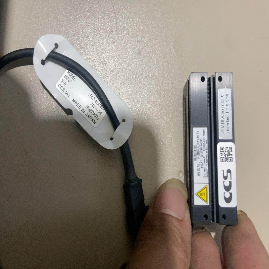 (工仔机械）LDL2-41X16BL光源，有配套电源。