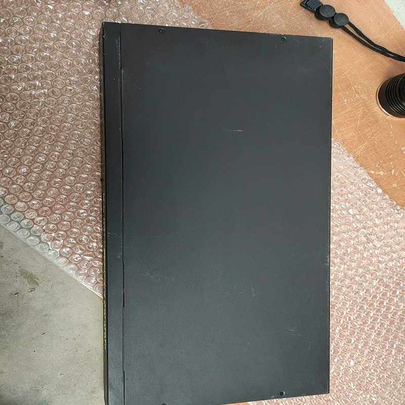 议~Ikuai  24口全千兆以太网交换机 IK-J3024