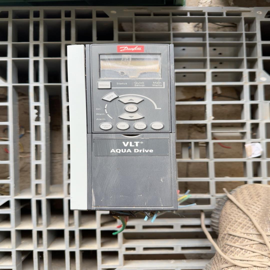 丹佛斯变频器FC-202P4K0T4E20H2XXXXXXS（豆豆设备）