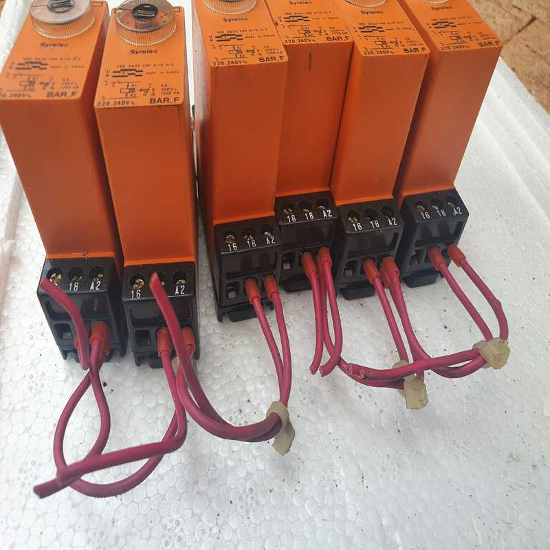 SYRELEC时间继电器450一个。设备上直接拆的，成色如图【鑫鑫商