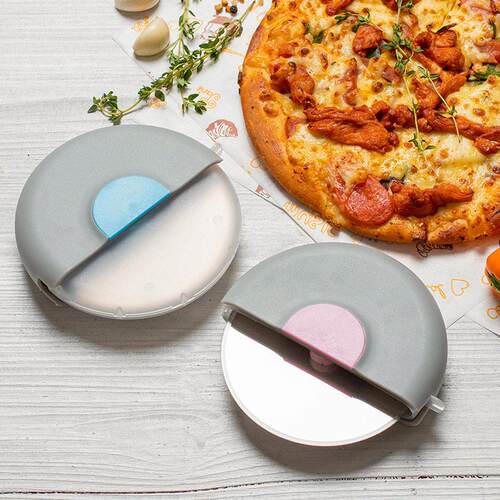 工厂现货不锈钢披萨刀带保护套pizza轮滚刀烘焙工具介饼器