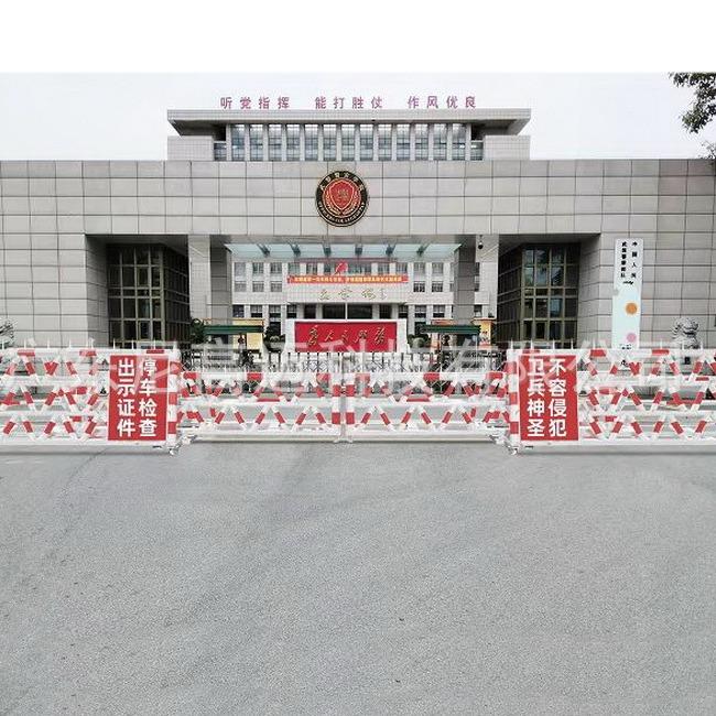 单位门口双开移动式围栏电动拒马，花都伸缩双层拒马路障，平移门