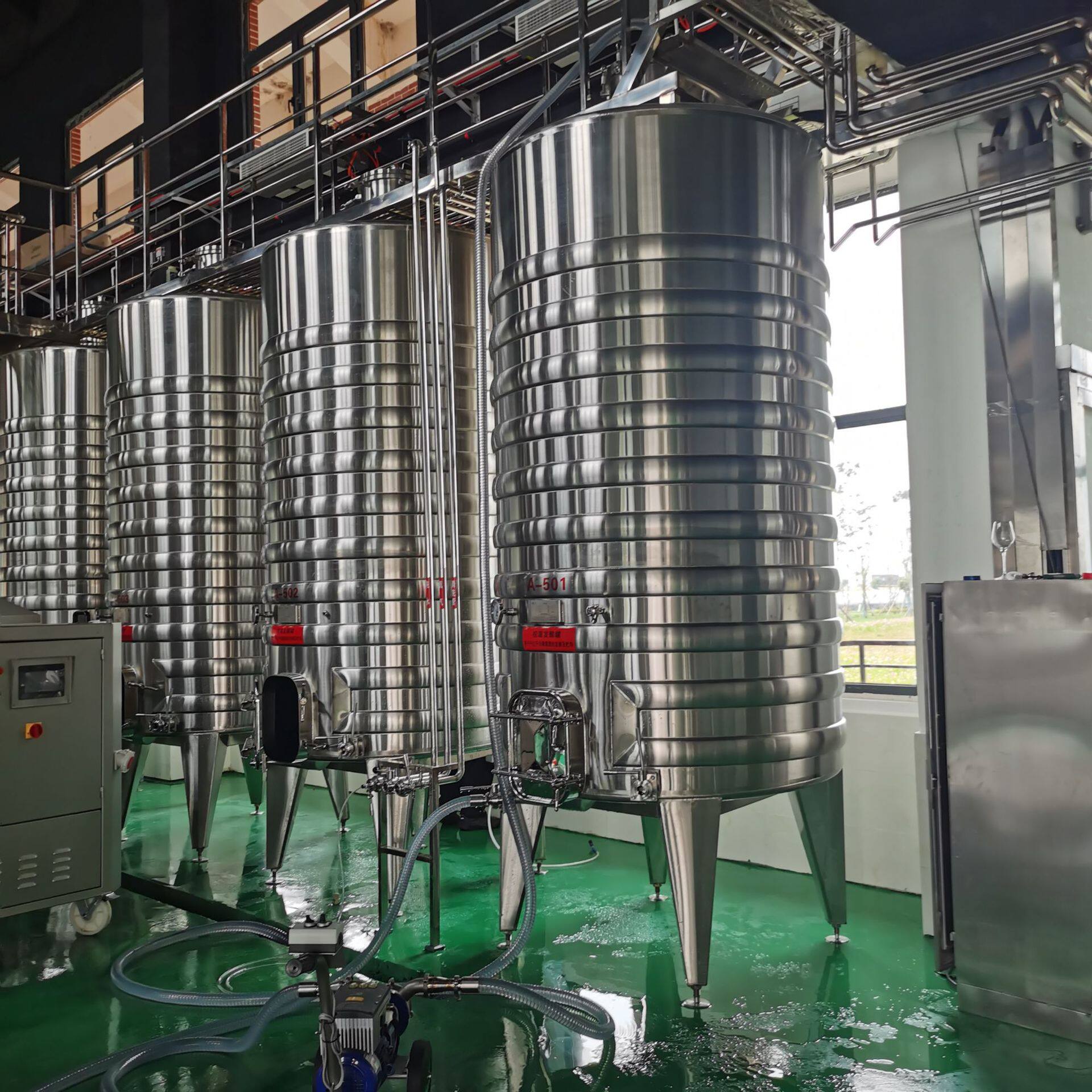 苹果酒设备 苹果酒发酵罐 苹果压榨机 cider发酵设备 苹果白兰地