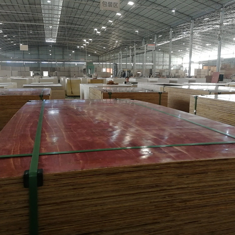 建筑模版木板工地红色木胶板福建厂家 接缝严光滑平整不起层