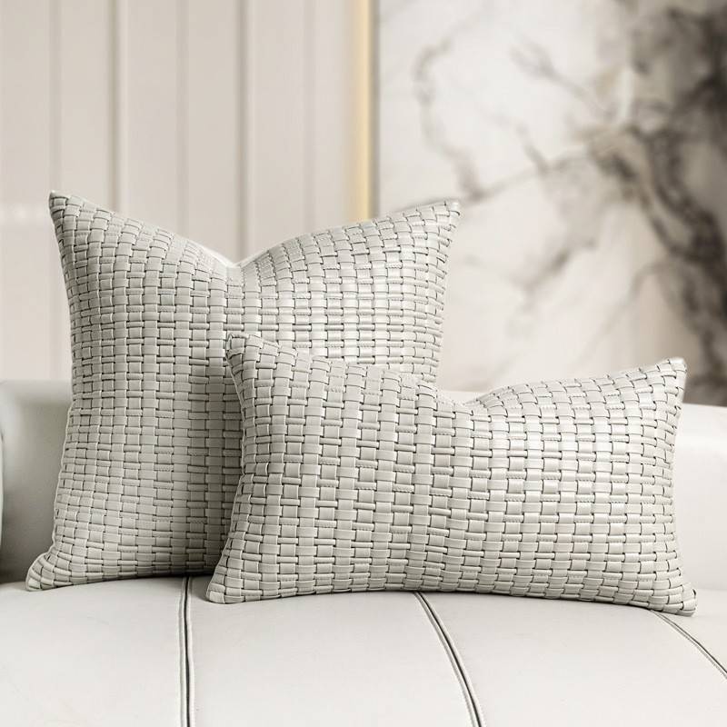 现代简约沙发抱枕蓝黑色皮质手工编织靠垫意式轻奢样板房靠枕腰枕