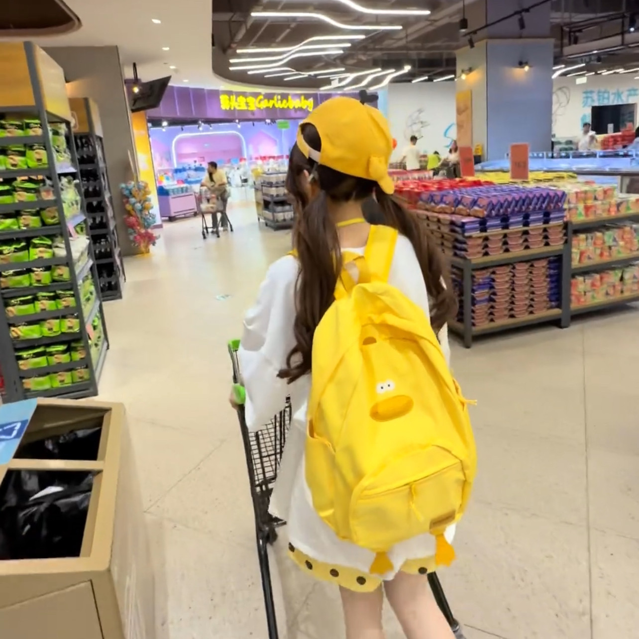 书包可爱小鸡黄色儿童书包双肩包初中学生大容量出游旅行背包