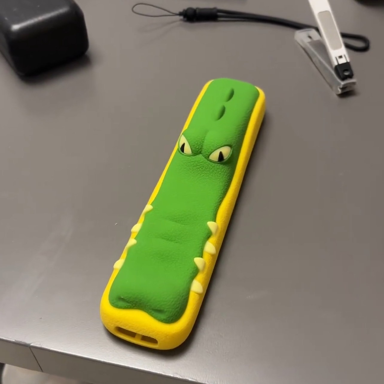 电视遥控器保护套可爱回音壁抗摔硅胶套2025新款小鳄鱼卡通