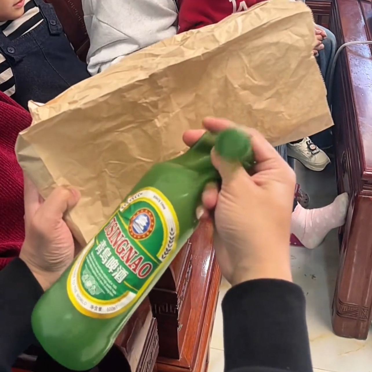 消失啤酒瓶简约新手新款2026趣味表演道具震撼简单易学高仿真度