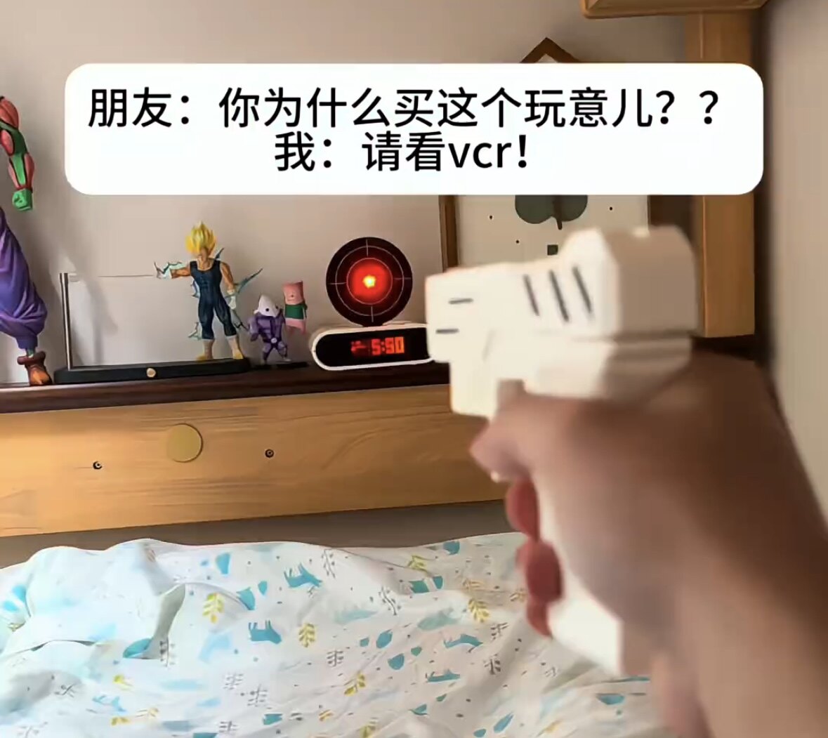 创意新品射击玩具懒人起床闹钟多功能打靶闹钟红外线感应数字时钟