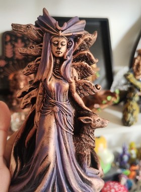 希腊魔法女神雕像赫尔特与狗树脂工艺品摆件客厅桌面装饰女巫猎犬