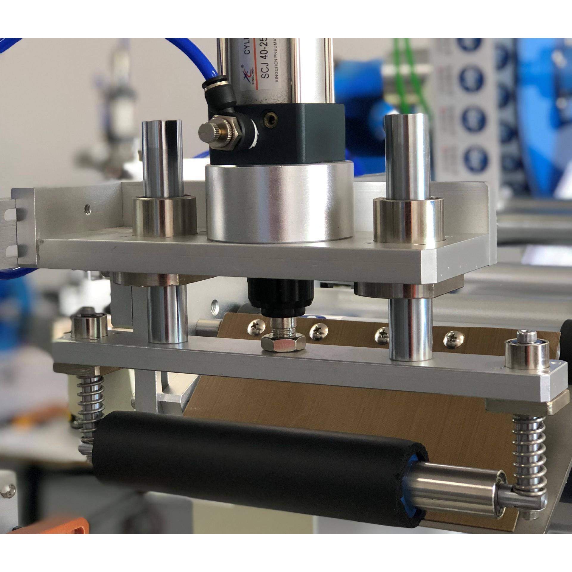洗手液贴标机小型半自动四方瓶不干瓶胶贴标机单面多LH201910签面
