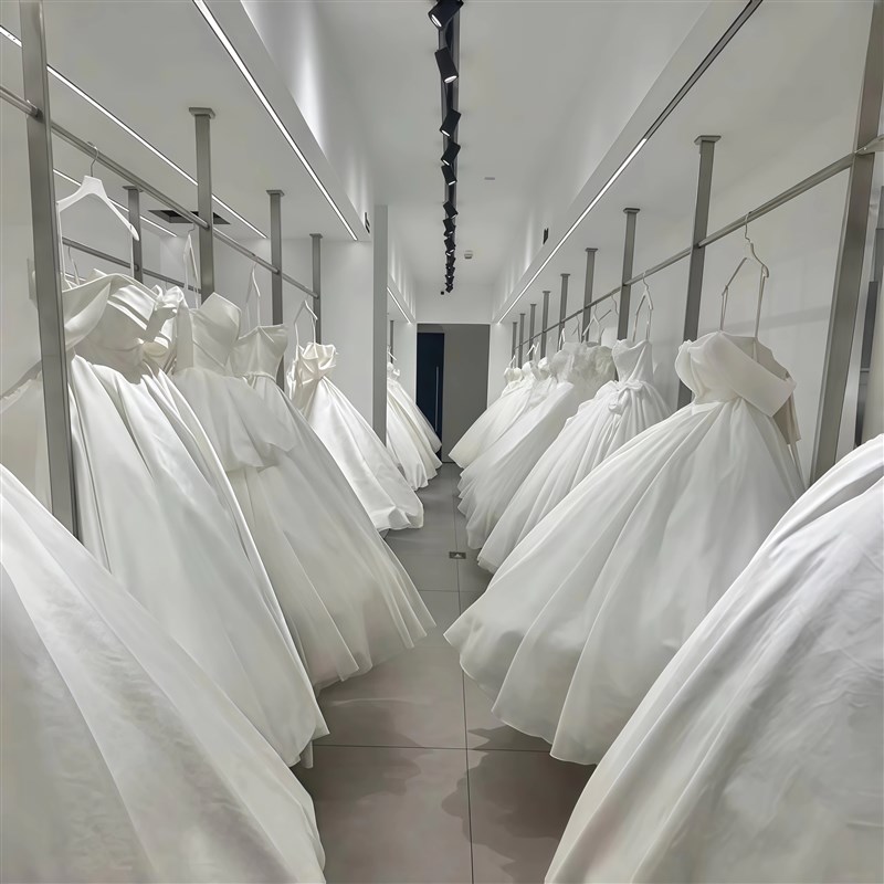 不锈钢婚纱架子上墙礼服陈列货架C立柱悬空挂衣架顶天立地双层定