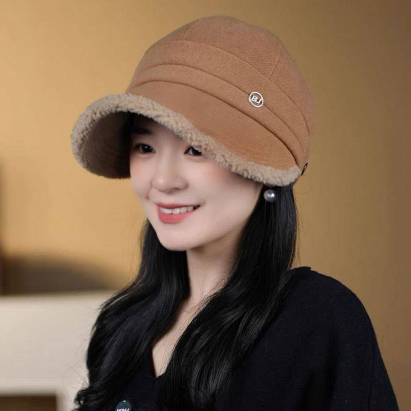 2025新款时尚显渔夫帽可挂口罩帽子女秋冬保暖显脸小绒马术鸭舌帽