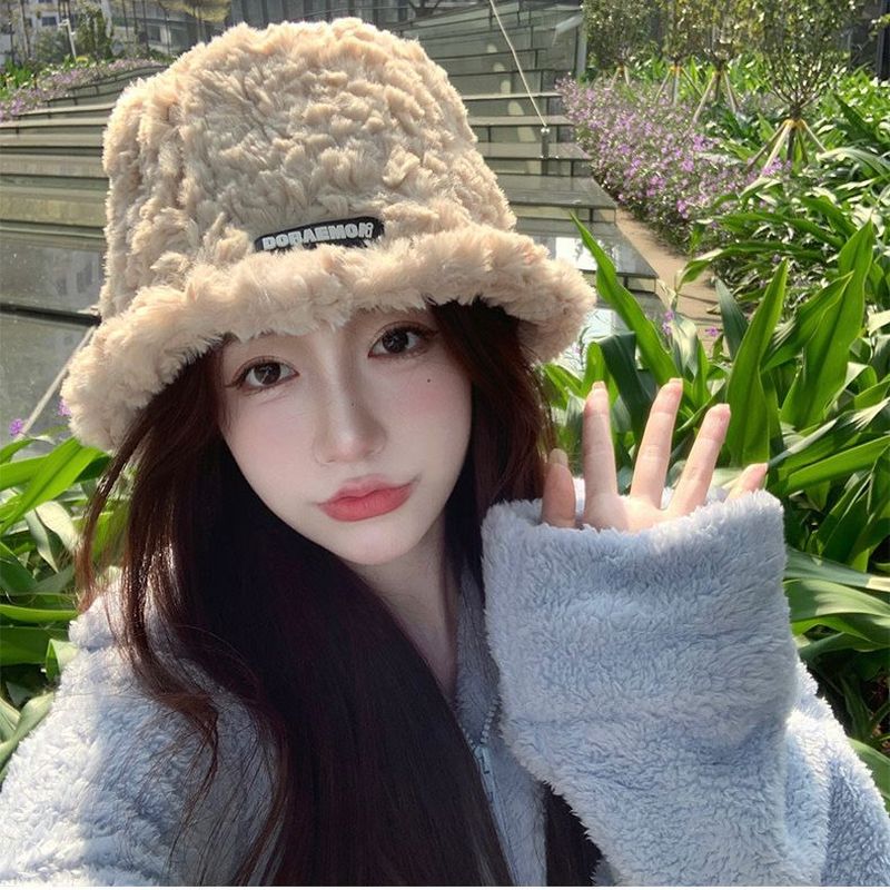 2024新款白色羊羔毛渔夫帽子女秋冬百搭显脸小冬季加厚保暖绒盆帽