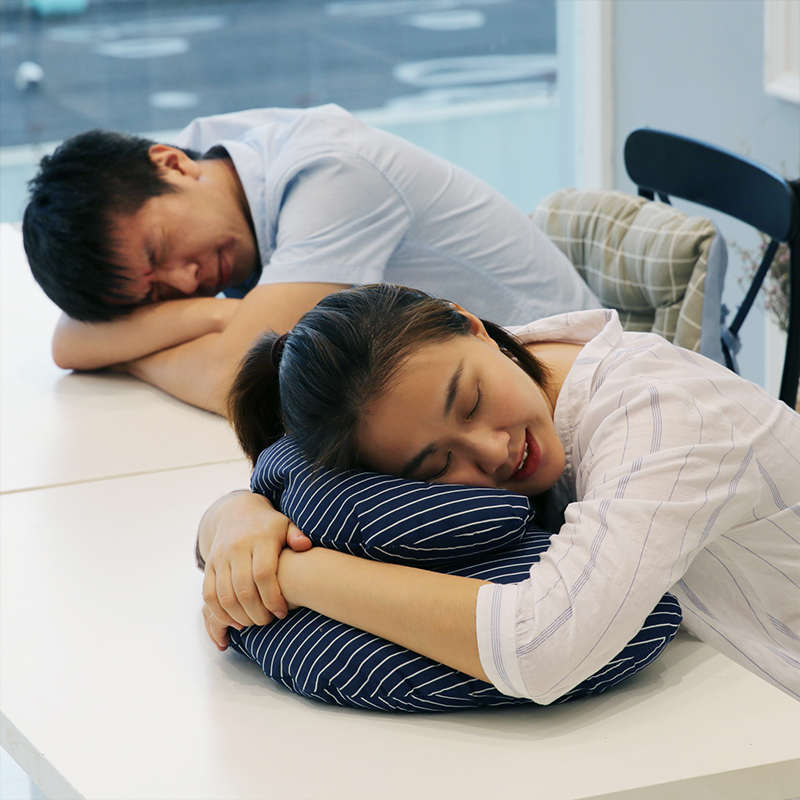 办公室午睡抱枕教室趴着桌上睡觉神器小号午休枕头儿童趴睡枕男生