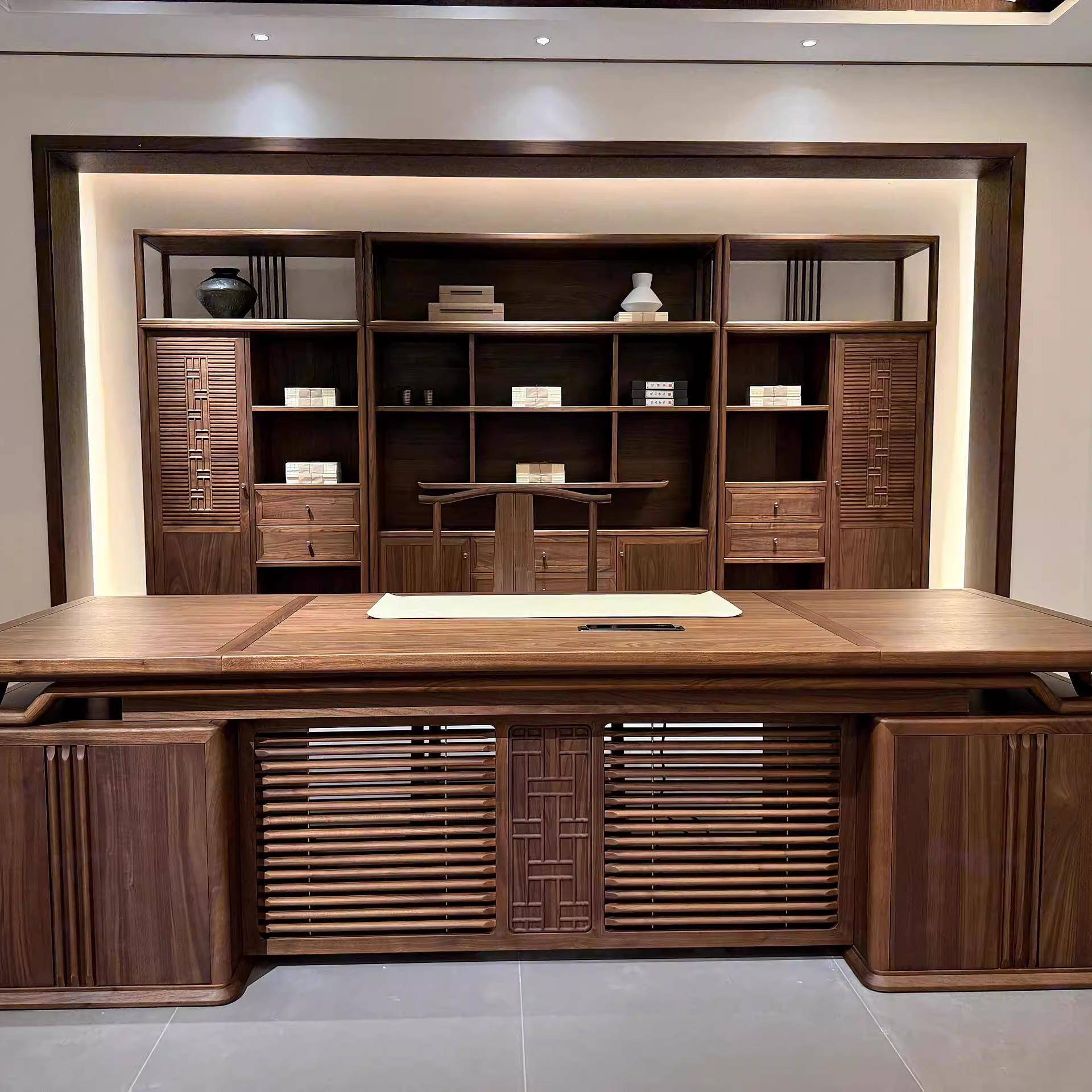 需定制2025新中式黑胡桃白蜡木老板桌现代酒店民宿办公室主管桌大