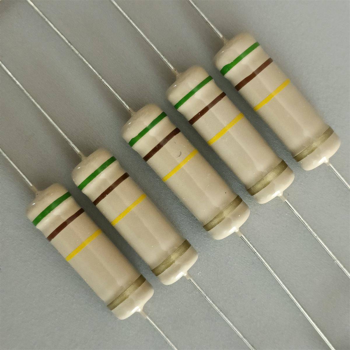 5W大功率四色环碳膜铜脚电阻10R150R1K100K68K220K330K470K510K1M