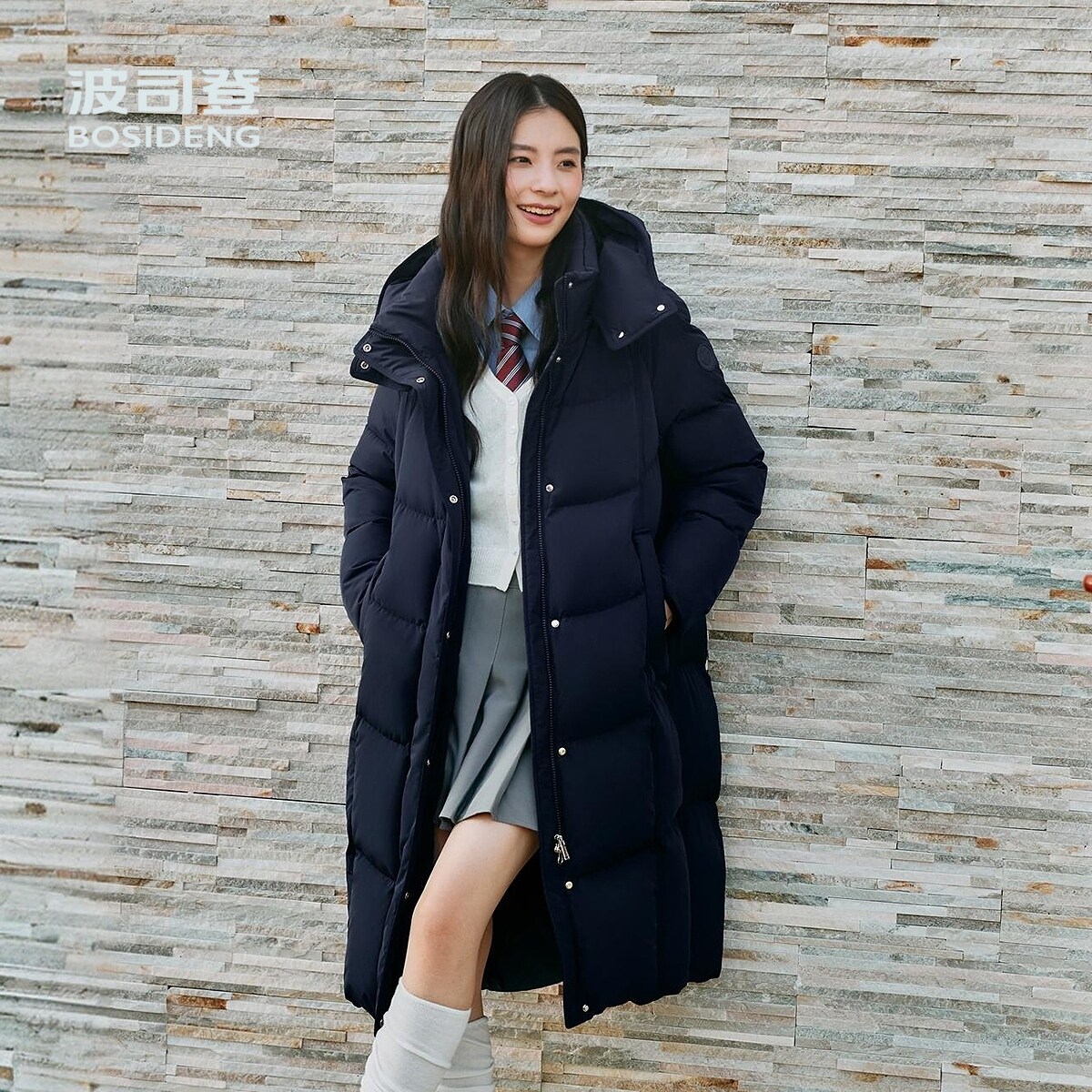 波司登26秋冬款时尚连帽中长款羽绒服女90绒保暖加厚过膝休闲外套