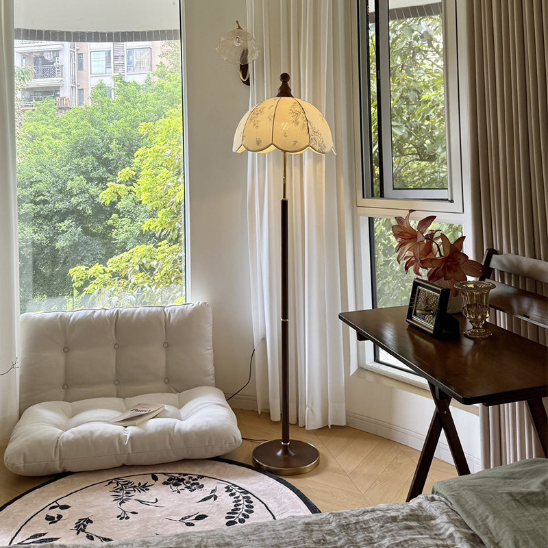法式中古风落地灯客厅沙发旁高级感氛围侘寂风覆古设计师立式台灯