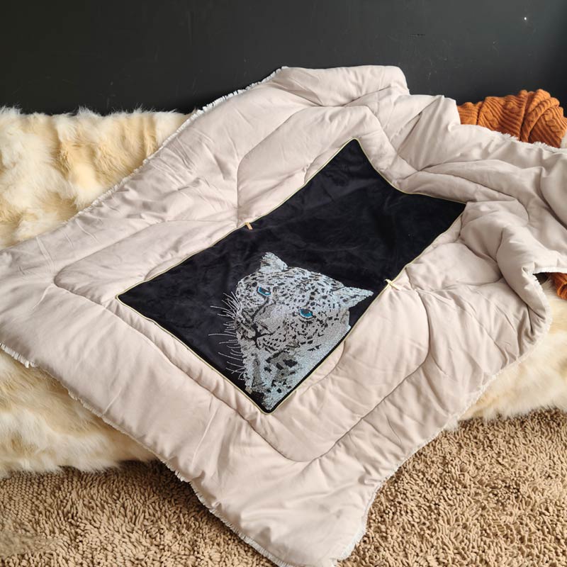 秋冬轻奢车载抱枕被子毯子两用多功能二合一客厅办公室沙发午休