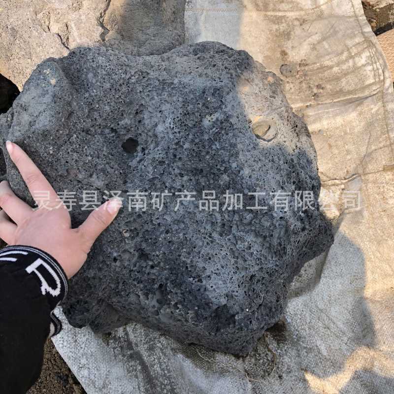 厂家供应园艺假山造景用黑色 大块火山石 鱼缸造景过滤用火山岩