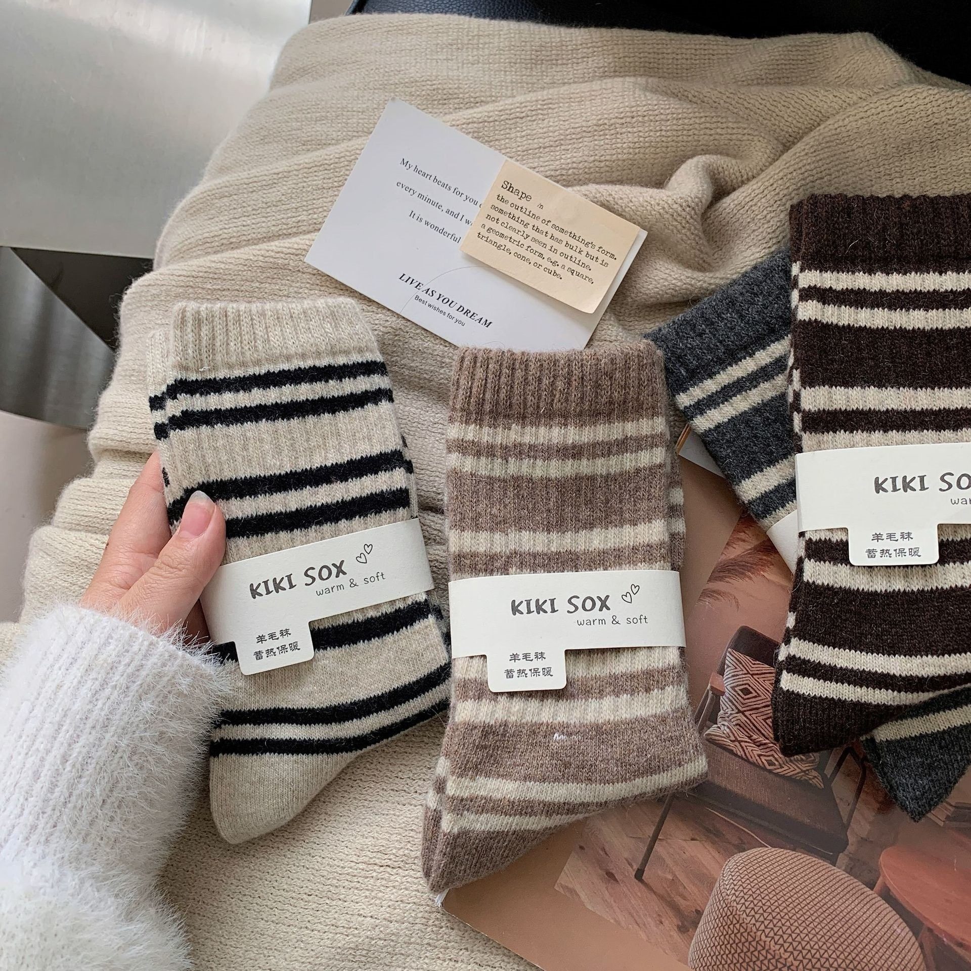 韩国秋冬羊毛袜子女加厚保暖中筒袜ns不规则条纹女袜鲨鱼裤堆堆袜
