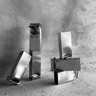 北欧不锈钢大花瓶玄关客厅餐桌侘寂风插花器落地金属摆件挤压创意