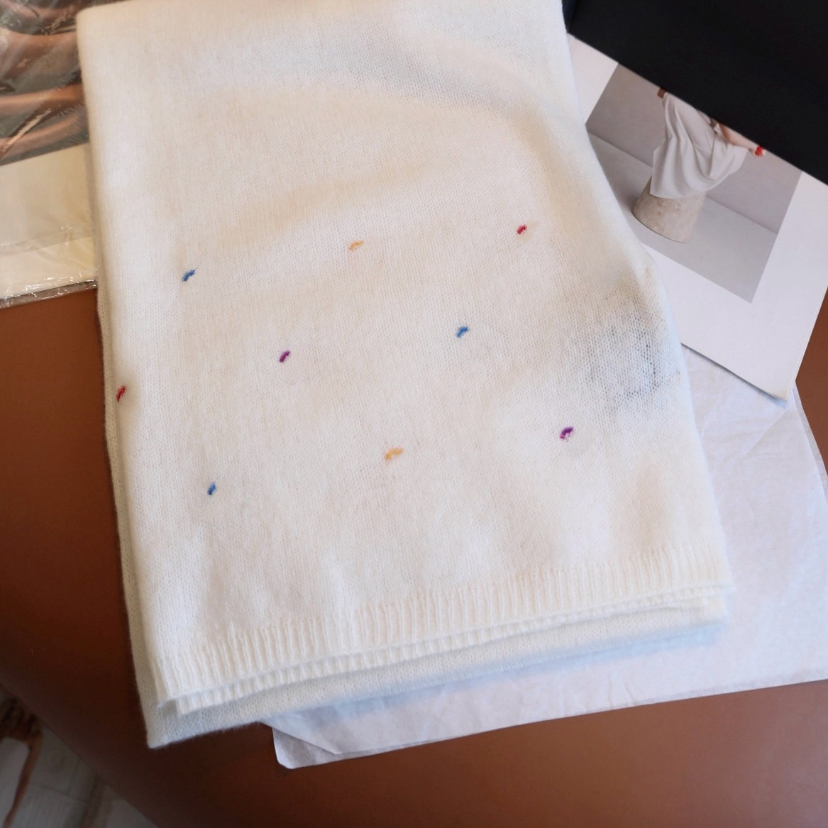 特价一条!不退换 山羊绒桑蚕丝小香风亮片围巾轻奢珠片刺绣披肩