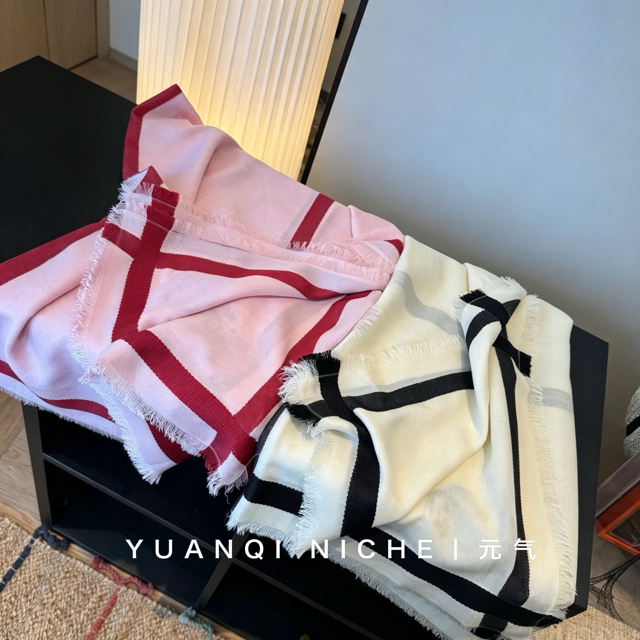 赫本小香风 山羊绒桑蚕丝黑白边框条纹围巾披肩高端 刺绣无线头