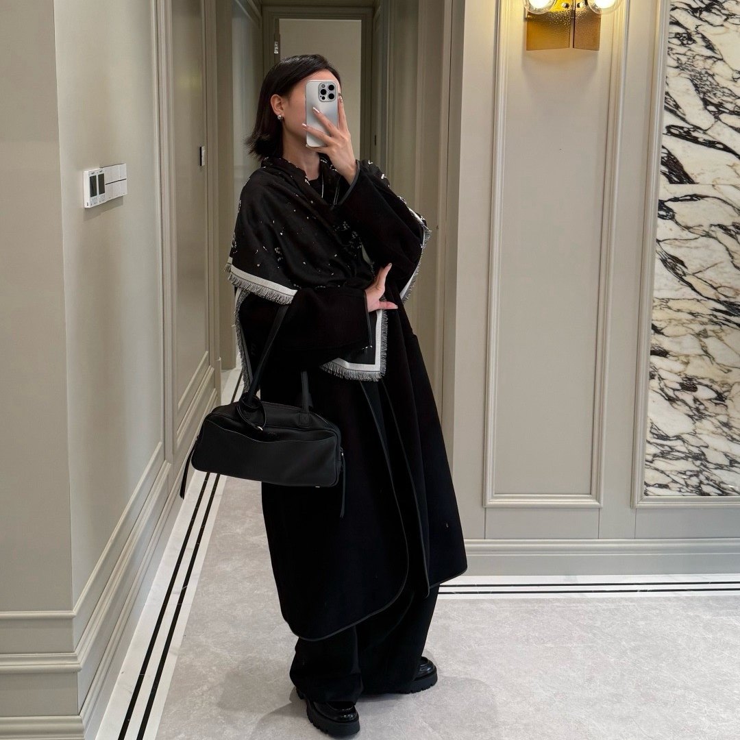 轻奢高端定制小香风字母羊毛蚕丝流苏双面围巾披肩多种戴法四季款