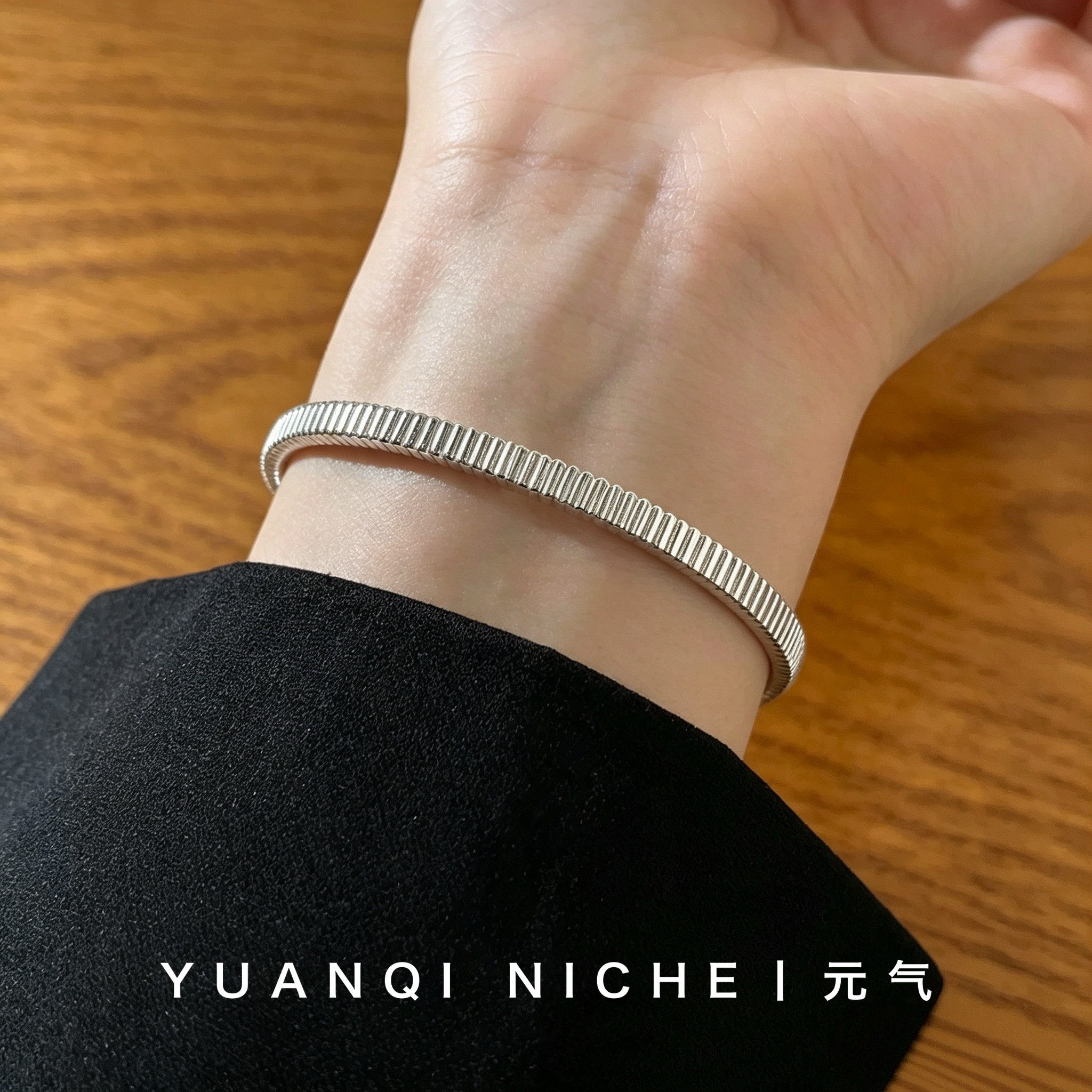 S925纯银罗缎手镯简约贵妃卡扣精工轻奢高级感中古风小众设计手环