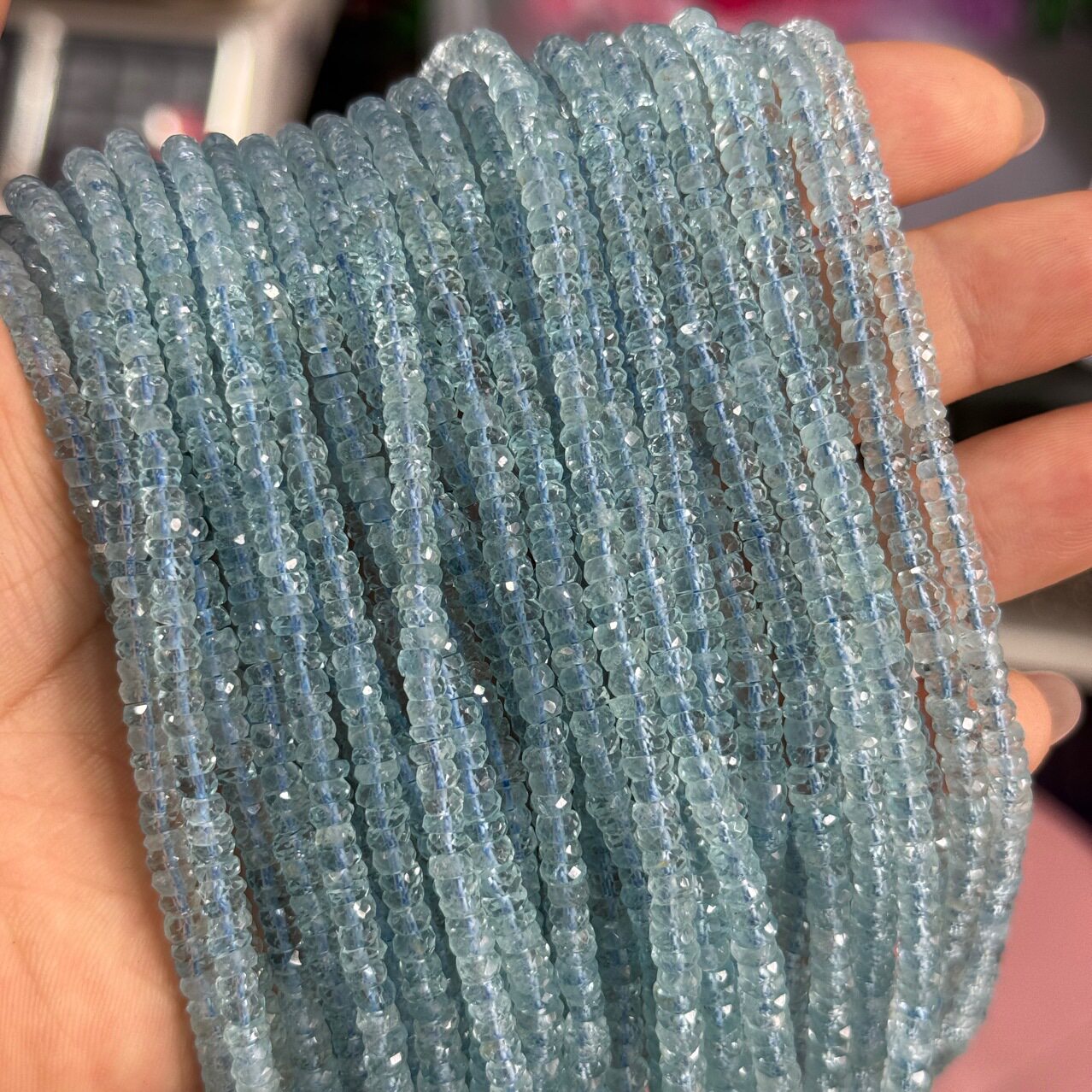 纯天然无优海蓝宝算盘切面透体海蓝宝直径约3.6-5mm半成品散珠图片