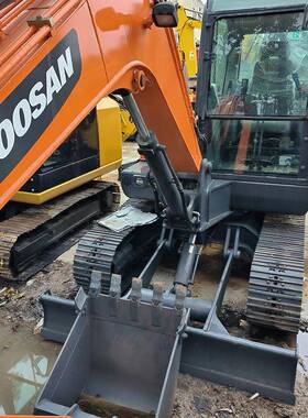 斗YSM山DX6-09C挖掘机用园农挖林机多功能履带式挖掘机