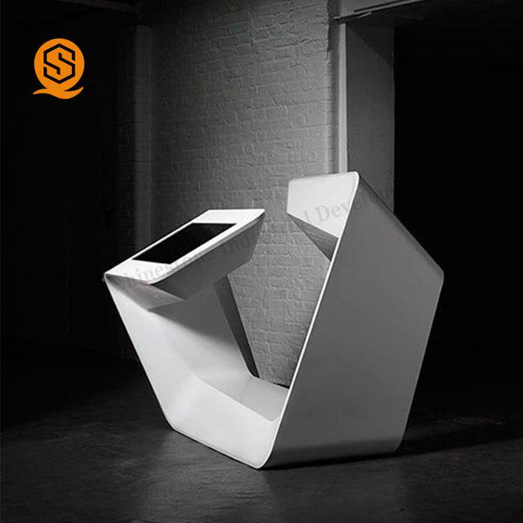 亚克力造石人科技馆指引台白色镶嵌安显卓示屏商导场202购台指示