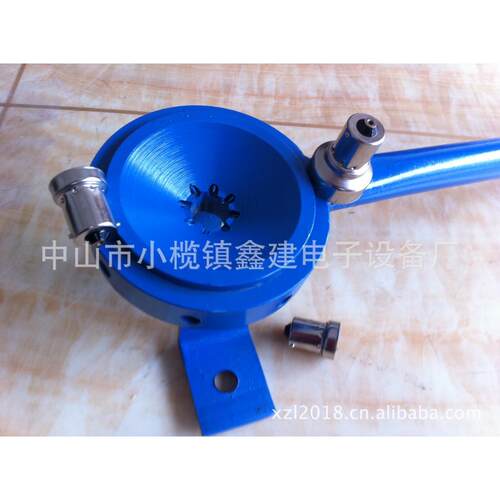 供应LED日光灯球泡灯夹具E12E14E27手动灯头压铆机