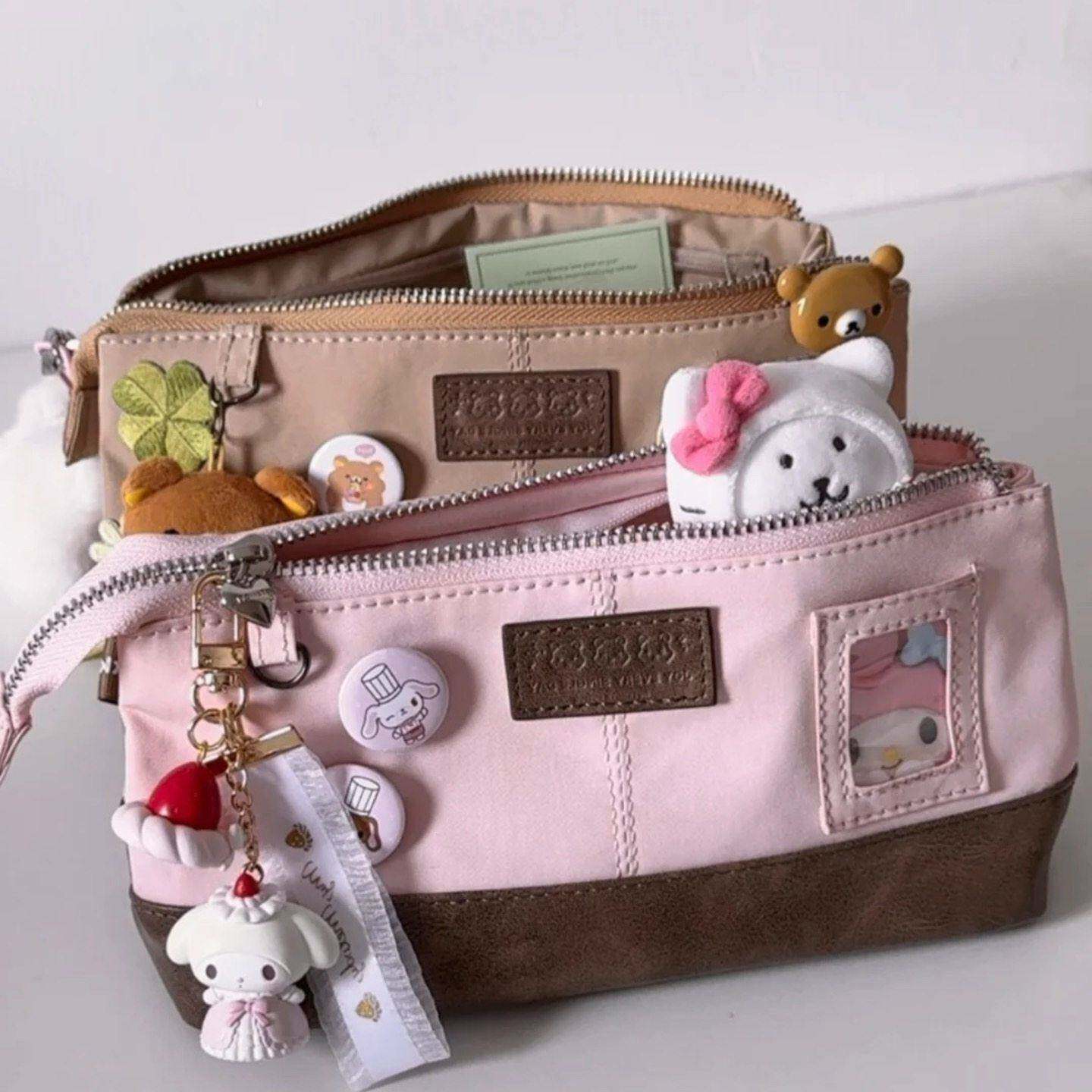 2026自嘲熊美拉德粉色防水笔袋大容量多层高颜值文具收纳痛笔袋