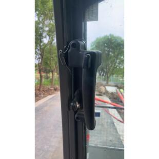 山东临工国四挖掘机55H 75H推拉窗把手 前挡风玻璃锁 前窗锁 60H